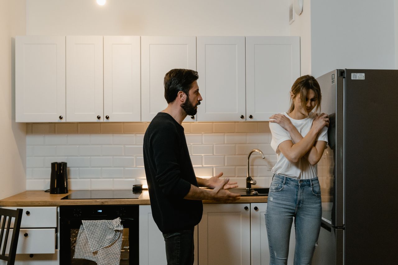 Infidélité virtuelle : que faut-il savoir et comment y faire face ?